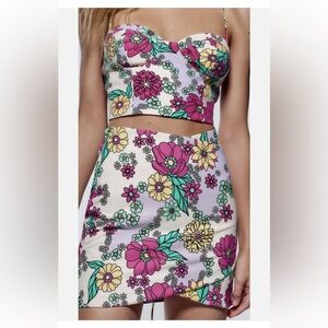 ZARA WOMAN ONLY ONE FLORAL MINI SKIRT